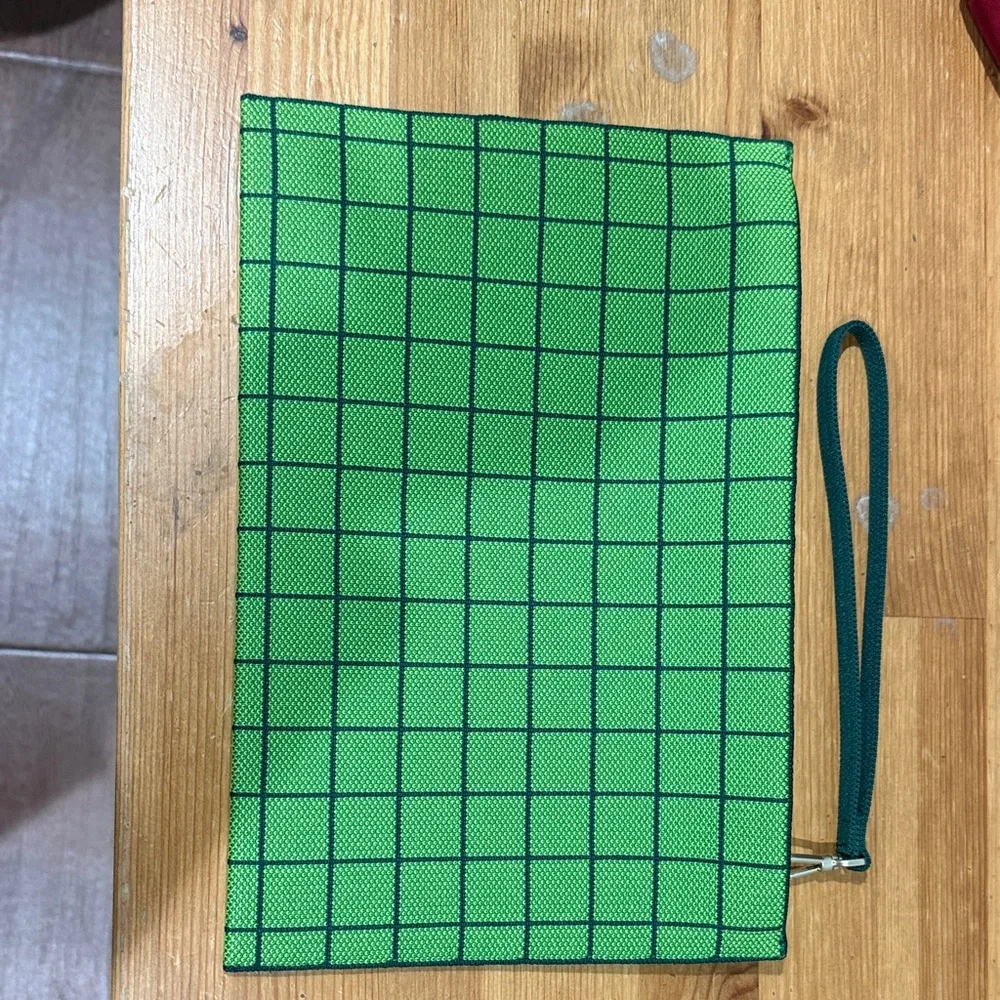 Rothy's The Wristlet in Leaf Green - New in box!